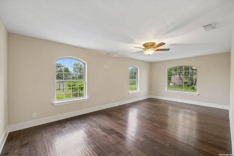 741 County Road 351 Hondo TX 78861