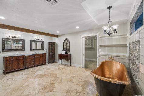 741 County Road 351 Hondo TX 78861