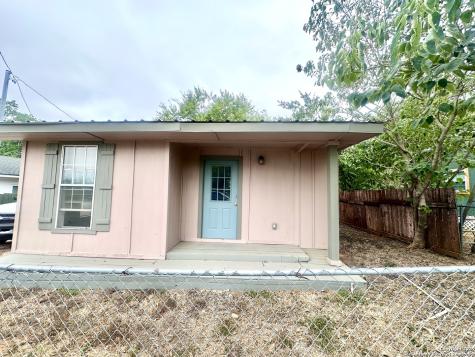 104 S 2nd Street Stockdale TX 78160