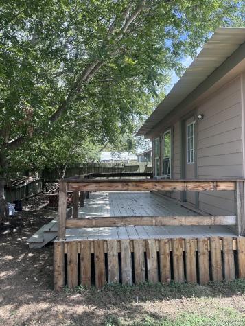 104 S 2nd Street Stockdale TX 78160