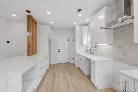 10242 Sandyglen San Antonio TX 78240