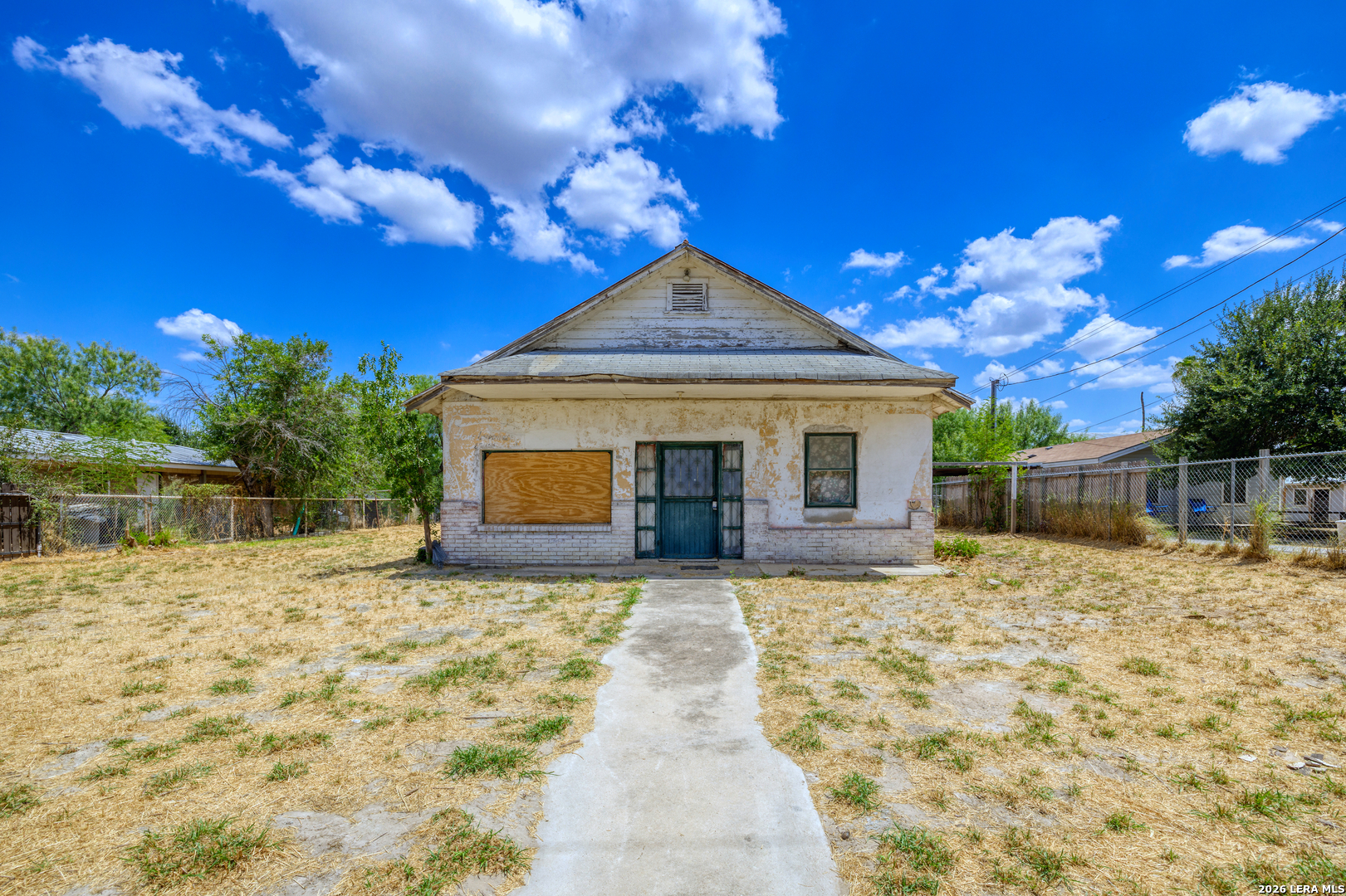 601 N 5th Street Carrizo Springs TX 78834