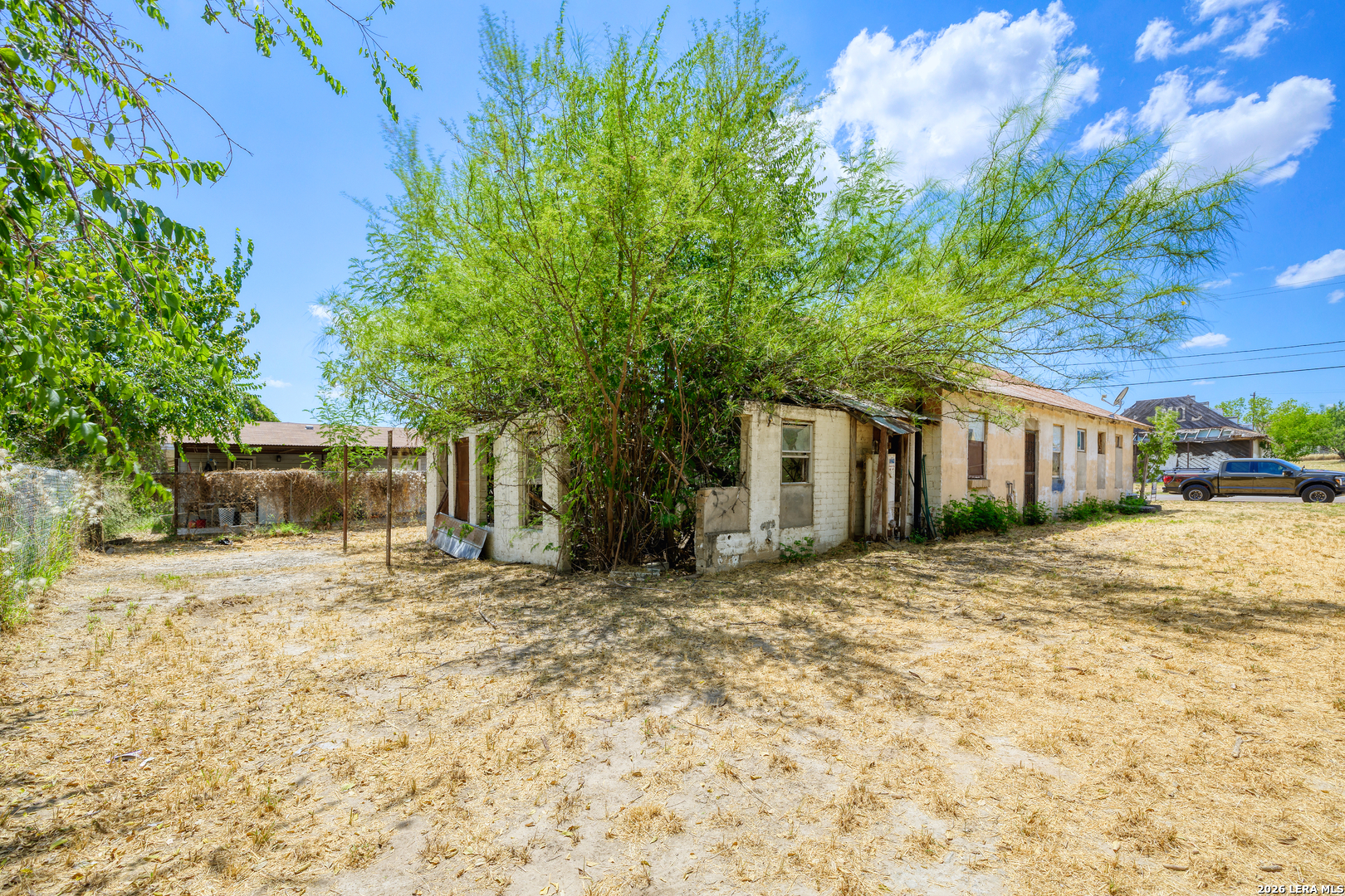 601 N 5th Street Carrizo Springs TX 78834