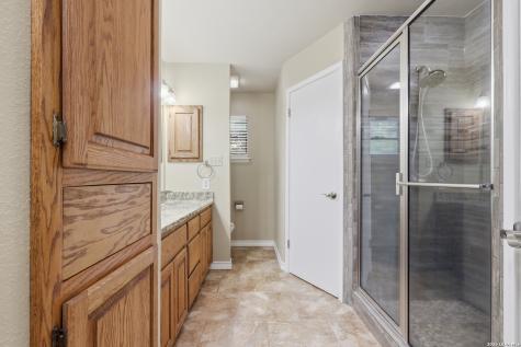 106 Oak Ridge Drive La Vernia TX 78121