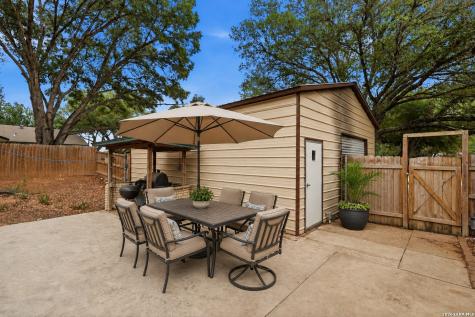 106 Oak Ridge Drive La Vernia TX 78121