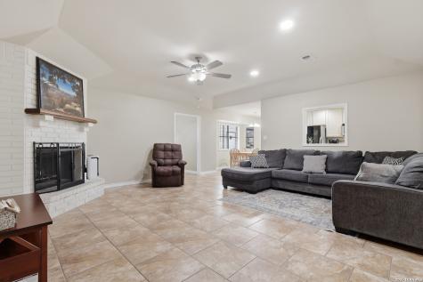 106 Oak Ridge Drive La Vernia TX 78121