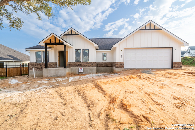 100 Mahogany Path N La Vernia TX 78121
