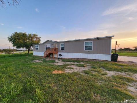 11903 N State Highway 123 Falls City TX 78113