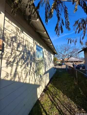 711 S Trinity Street San Antonio TX 78207