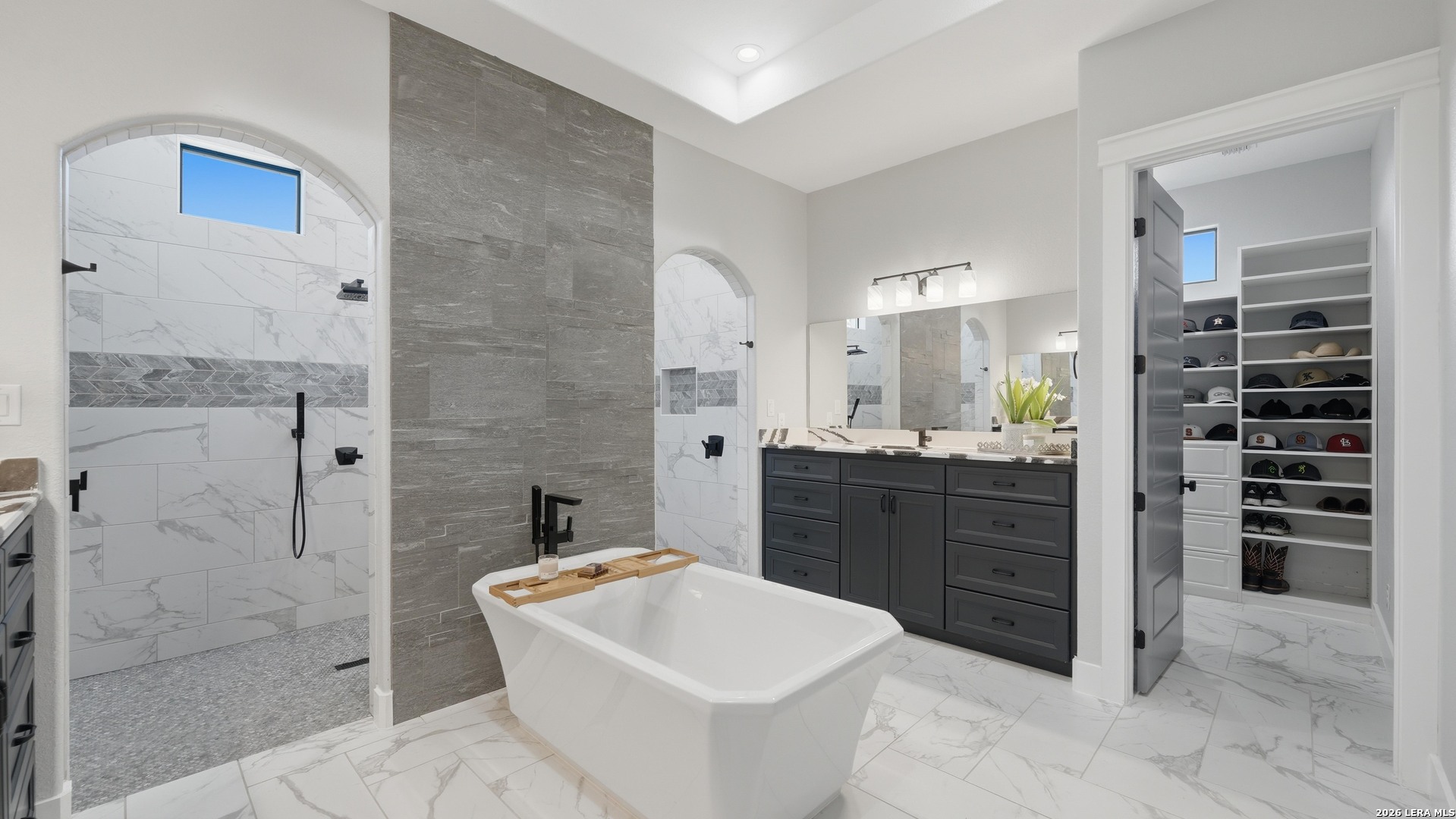 2587 Falling Oak Blanco TX 78606