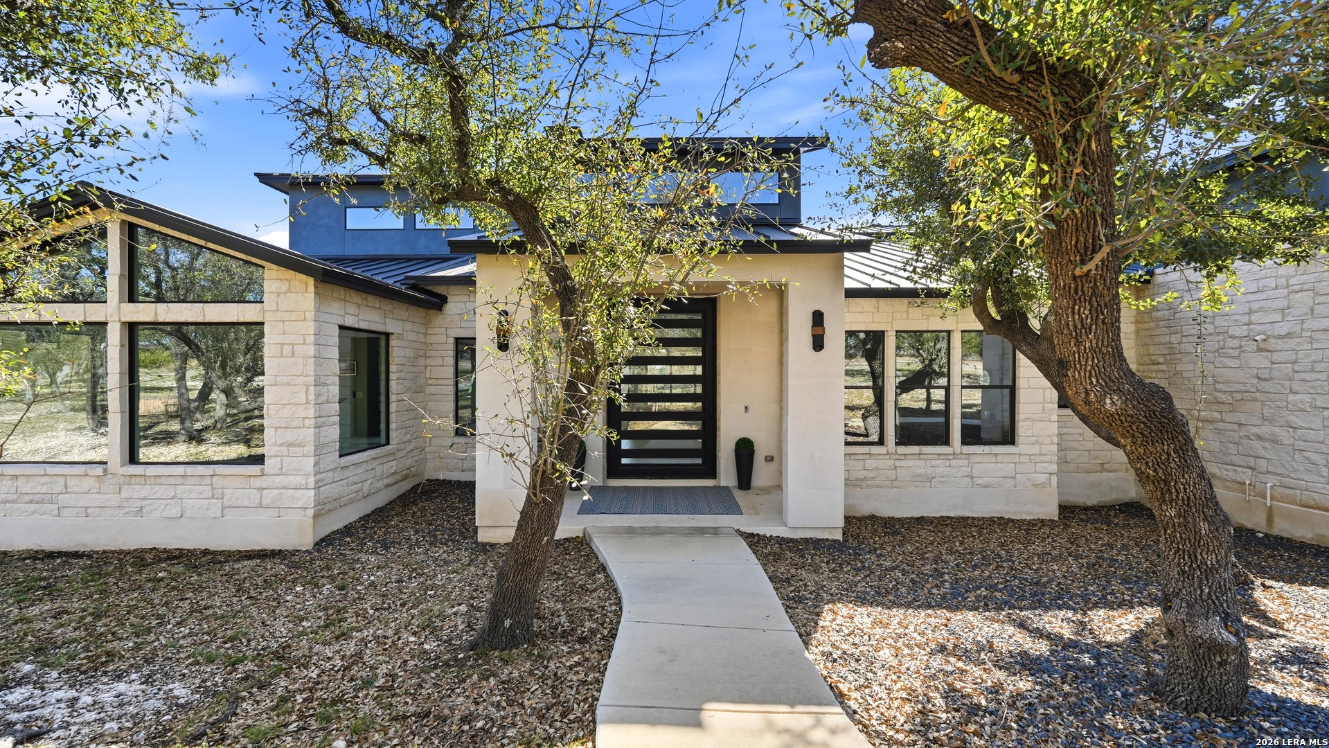 2587 Falling Oak Blanco TX 78606