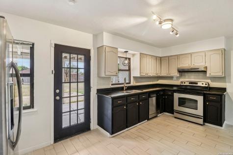 302 Weathercock Lane Windcrest TX 78239