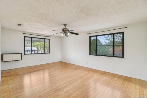 302 Weathercock Lane Windcrest TX 78239