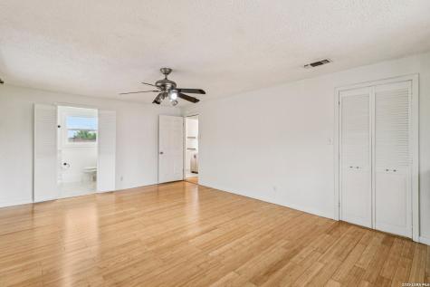 302 Weathercock Lane Windcrest TX 78239