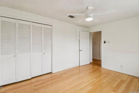 302 Weathercock Lane Windcrest TX 78239