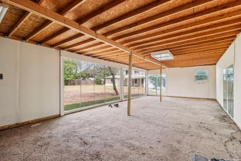 302 Weathercock Lane Windcrest TX 78239