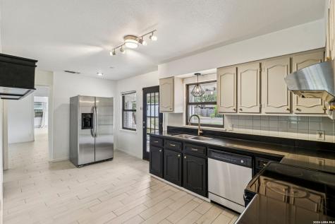 302 Weathercock Lane Windcrest TX 78239