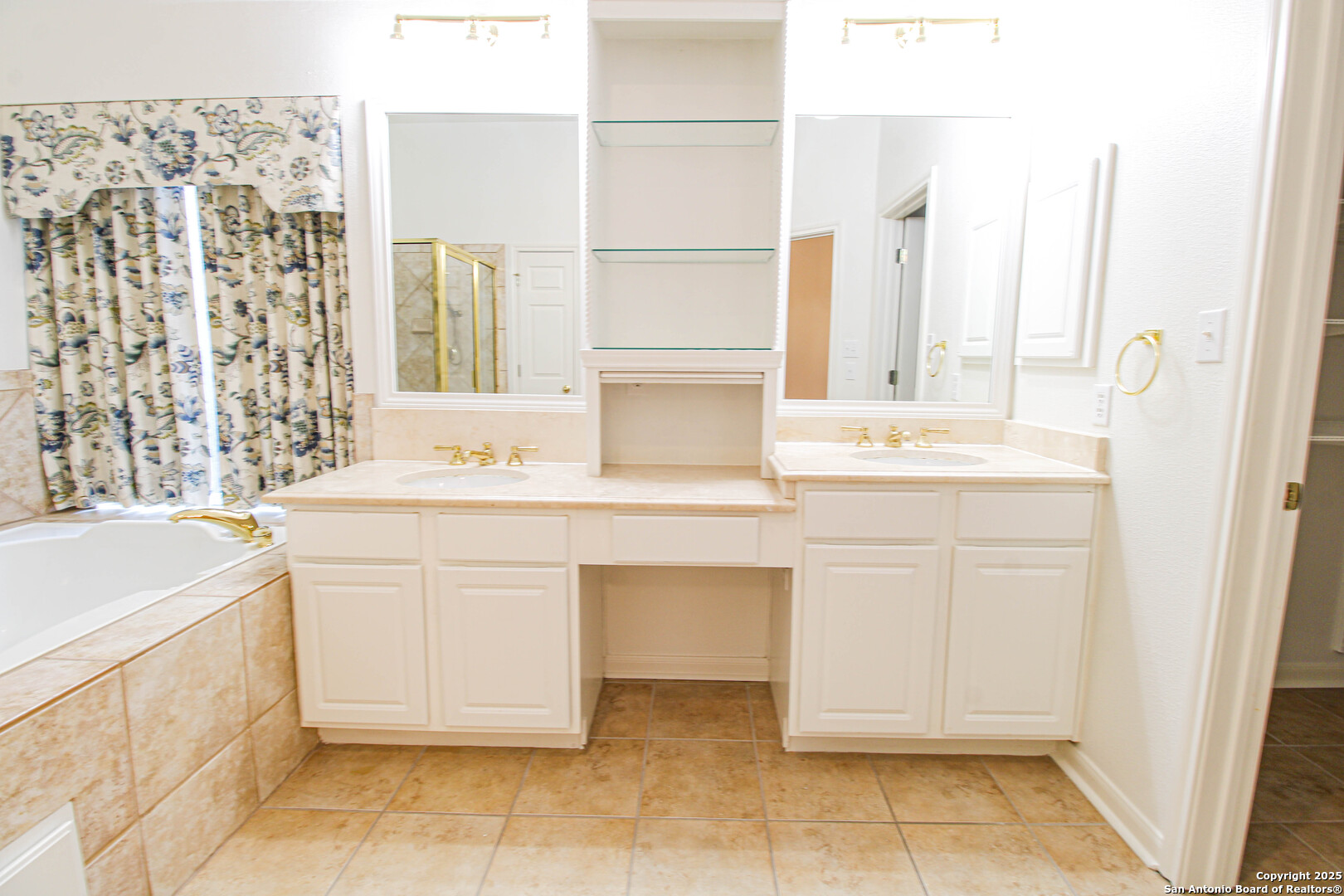 121 Antler Circle Hollywood Park TX 78232