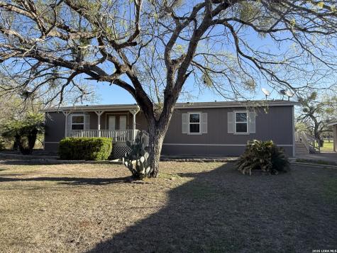 333 Fairway Circle Brackettville TX 78832