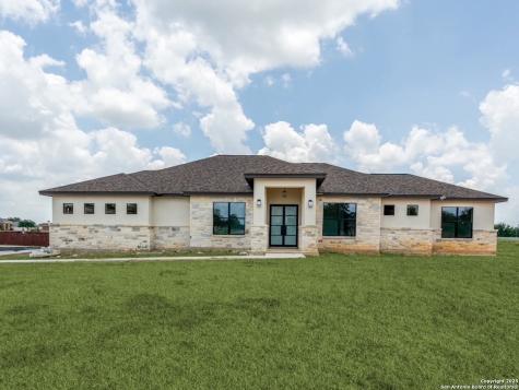 108 Abrego Trail Floresville TX 78114