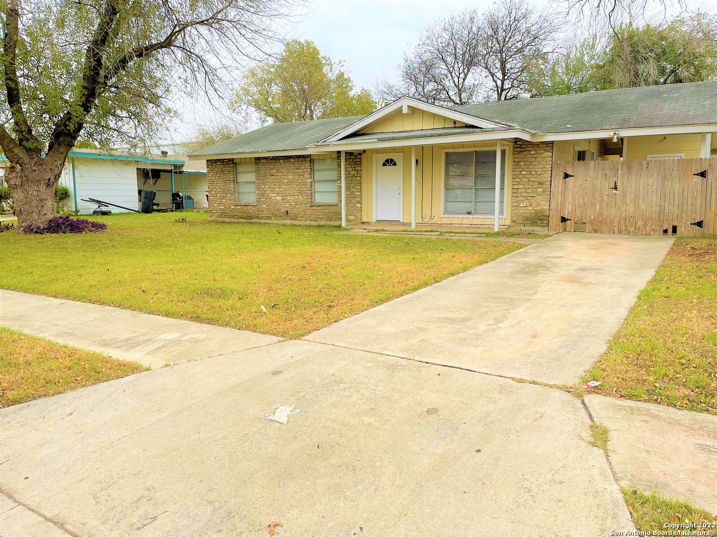 5006 Village Row San Antonio TX 78218