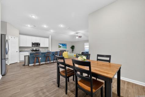 7058 Vista Loop San Antonio TX 78233