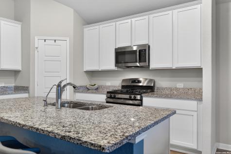 7058 Vista Loop San Antonio TX 78233