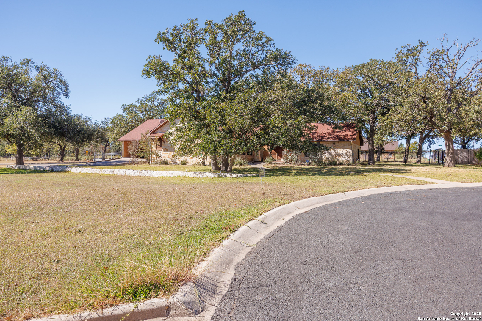 1200 Doe Run Fredericksburg TX 78624