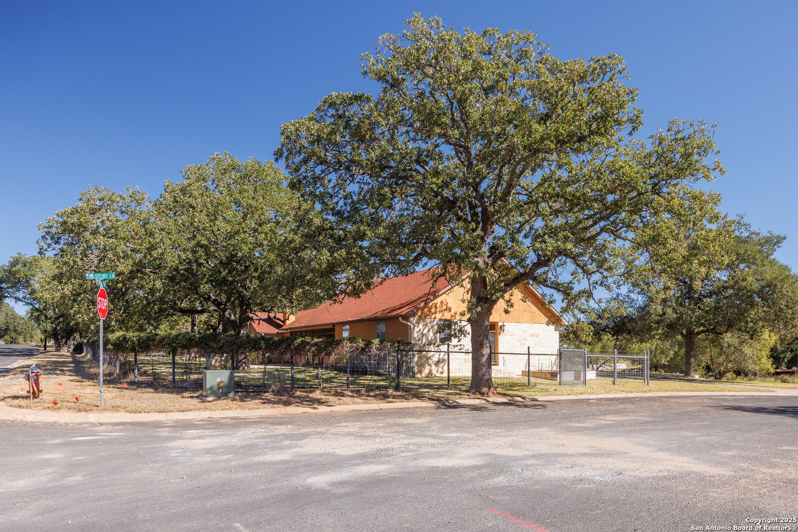 1200 Doe Run Fredericksburg TX 78624