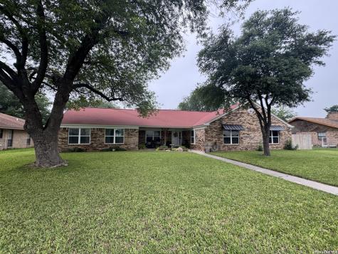 116 S Bluebonnet Drive Uvalde TX 78801