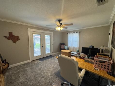 116 S Bluebonnet Drive Uvalde TX 78801
