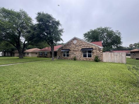 116 S Bluebonnet Drive Uvalde TX 78801