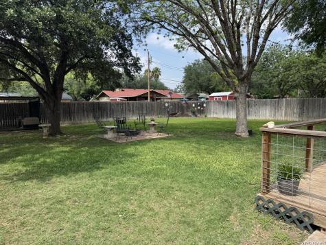 116 S Bluebonnet Drive Uvalde TX 78801