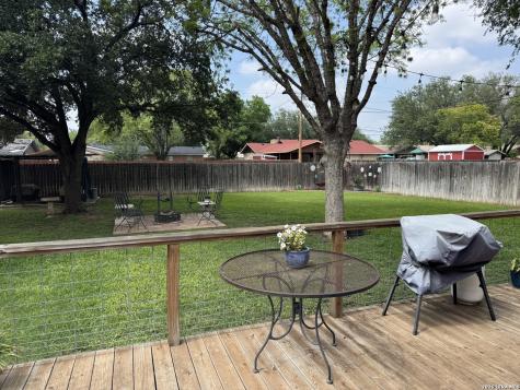 116 S Bluebonnet Drive Uvalde TX 78801