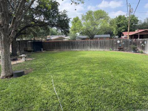 116 S Bluebonnet Drive Uvalde TX 78801