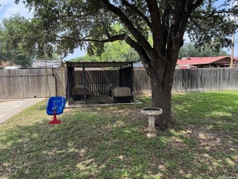 116 S Bluebonnet Drive Uvalde TX 78801