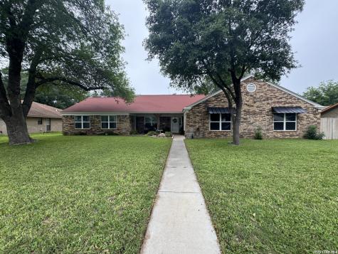 116 S Bluebonnet Drive Uvalde TX 78801