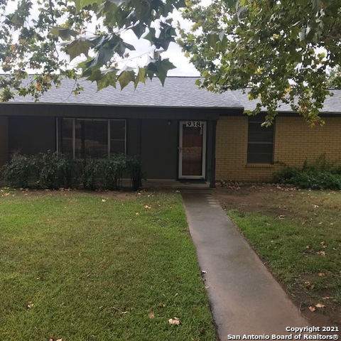938 Betty Louise Poteet TX 78065