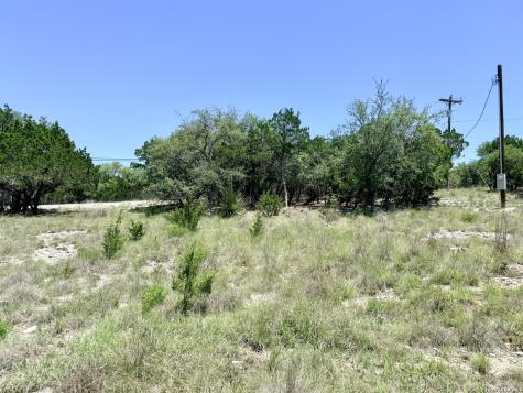 123 Lakepark Drive Lakehills TX 78063
