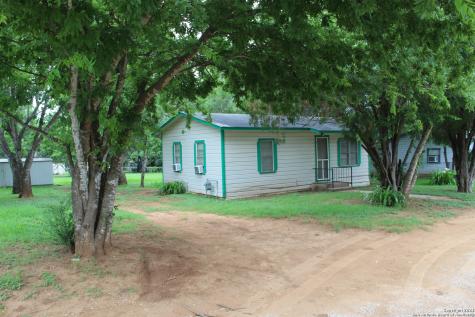 1410 E Street Floresville TX 78114