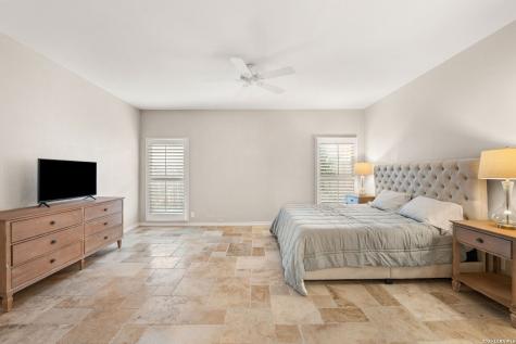 6 Cottesmore Court San Antonio TX 78218