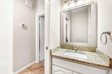 6 Cottesmore Court San Antonio TX 78218