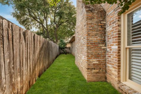 6 Cottesmore Court San Antonio TX 78218