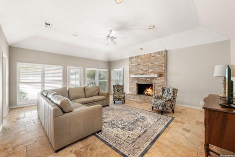 6 Cottesmore Court San Antonio TX 78218