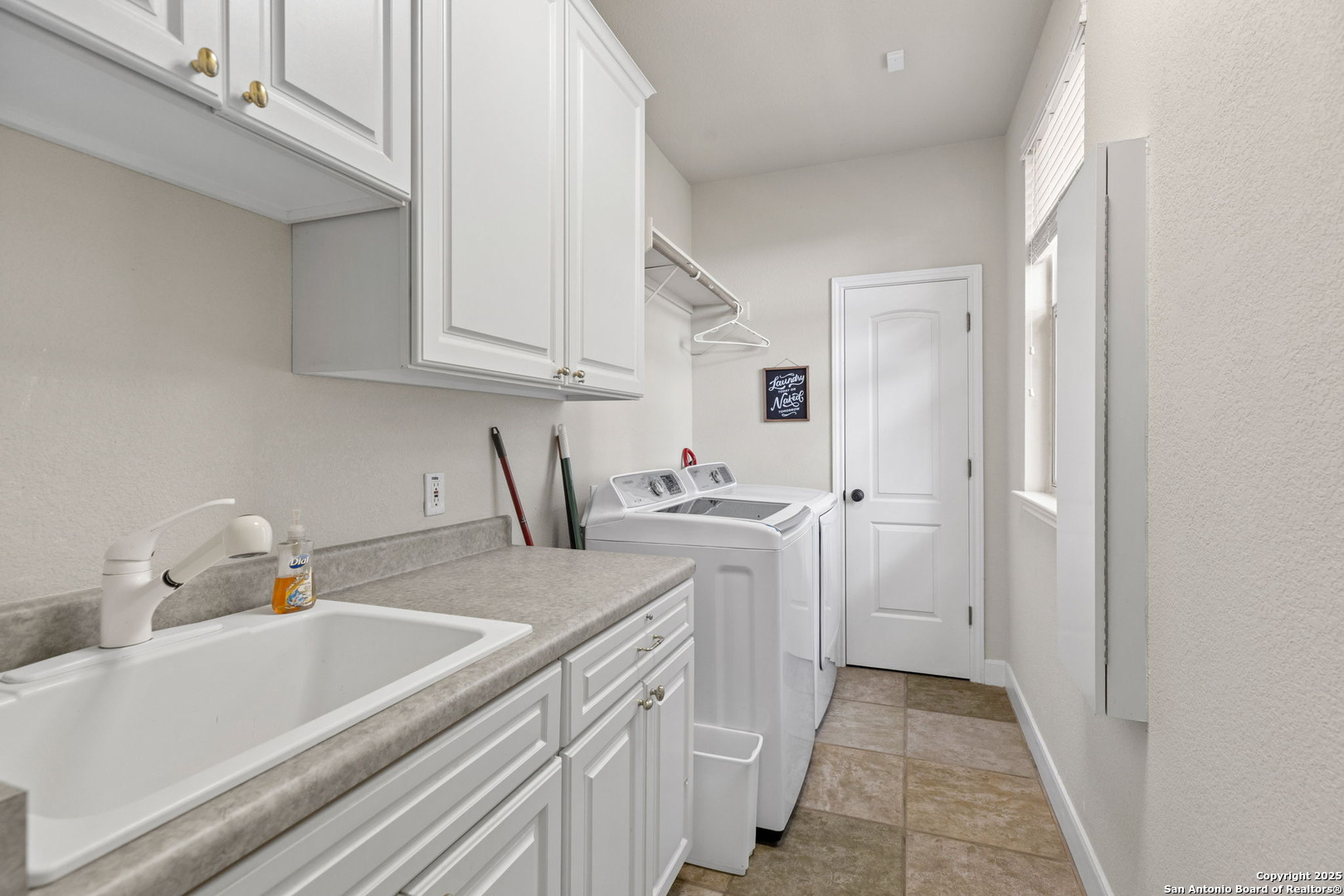 1761 Lakeside W Canyon Lake TX 78133