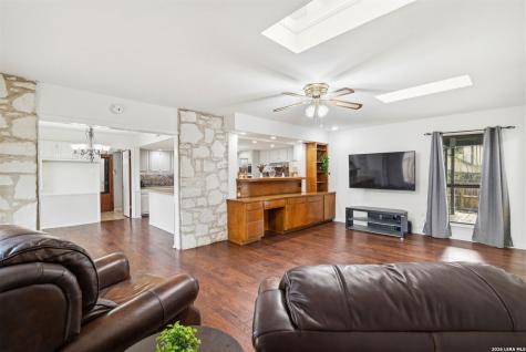 1739 Royal Crescent San Antonio TX 78231