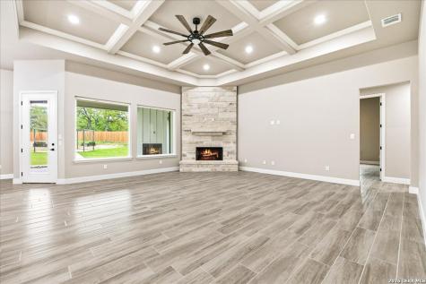 120 Timber Heights La Vernia TX 78121