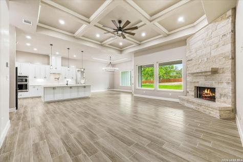 120 Timber Heights La Vernia TX 78121