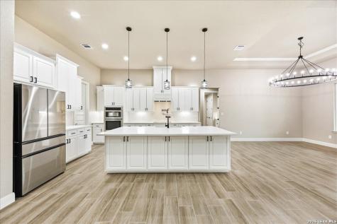 120 Timber Heights La Vernia TX 78121