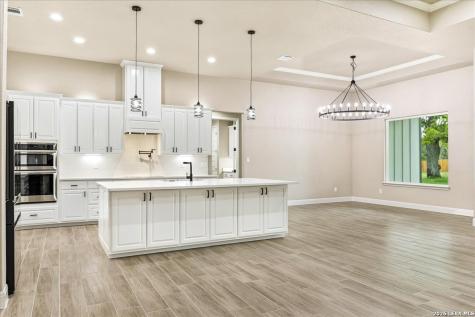 120 Timber Heights La Vernia TX 78121